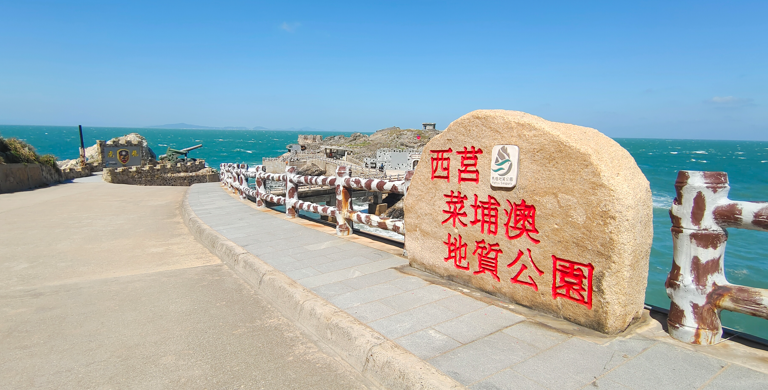 一張含有 戶外, 天空, 水, 海灘 的圖片

自動產生的描述